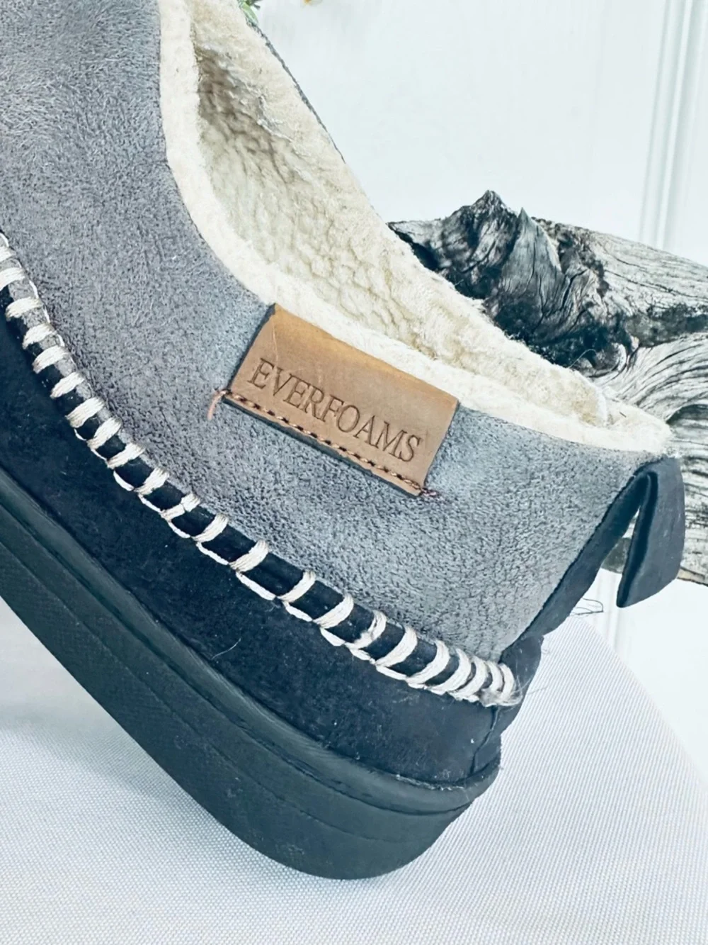EVERFOAMS ~ Cozy Gray Sherpa-Lined Contrasting Stitching  Slip-On Men’s Slippers